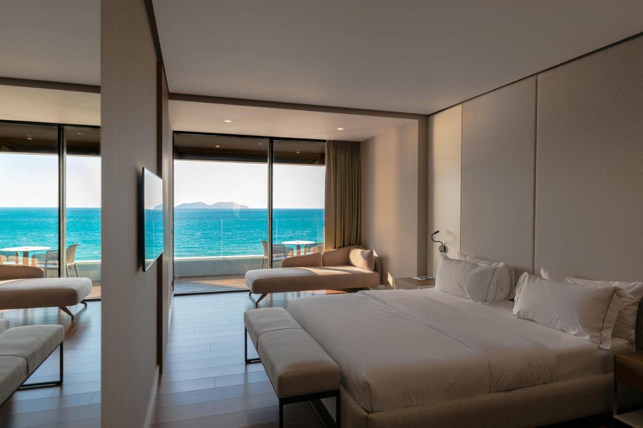 Yacht Hotel 4*