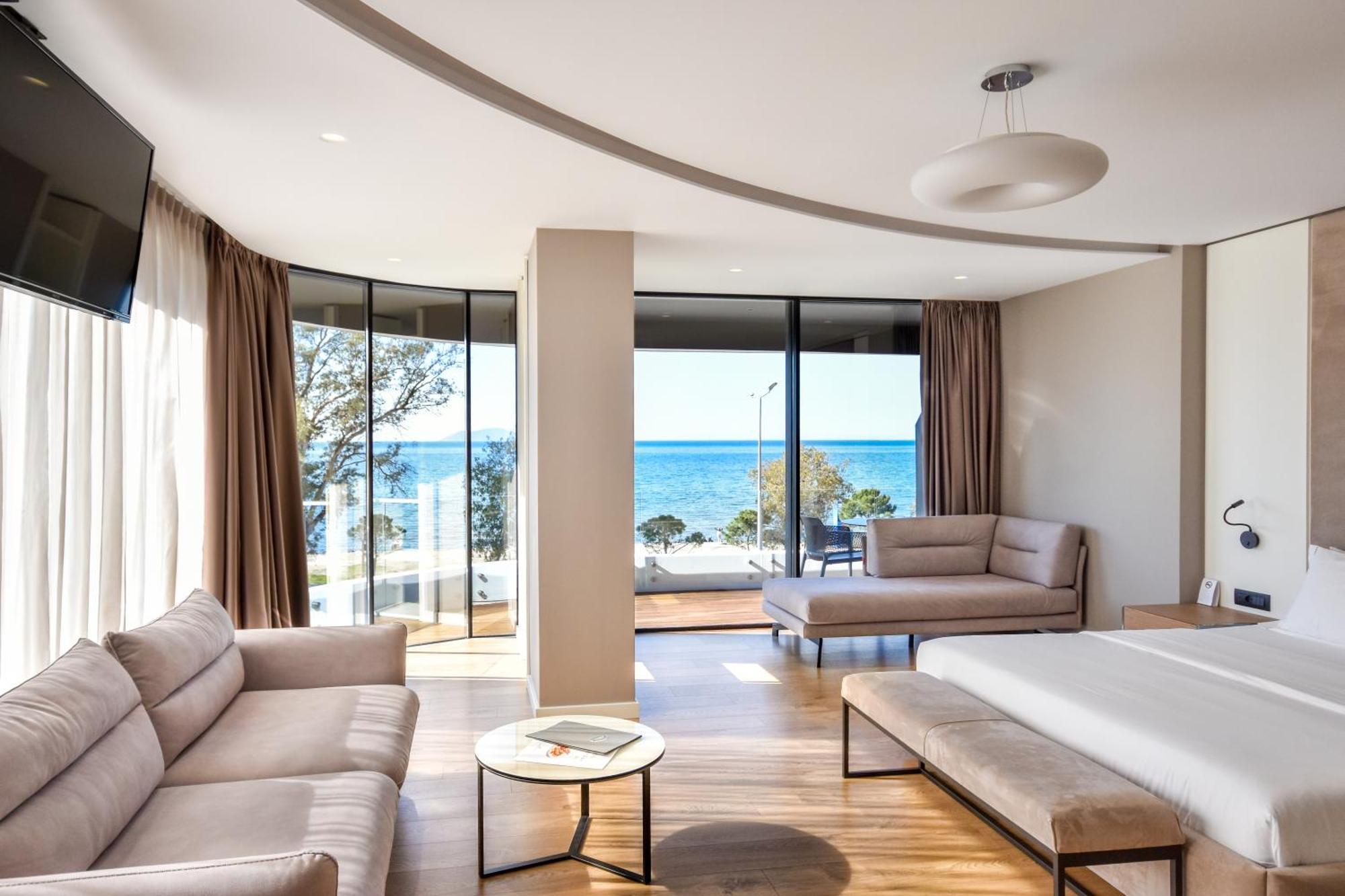 Yacht Hotel