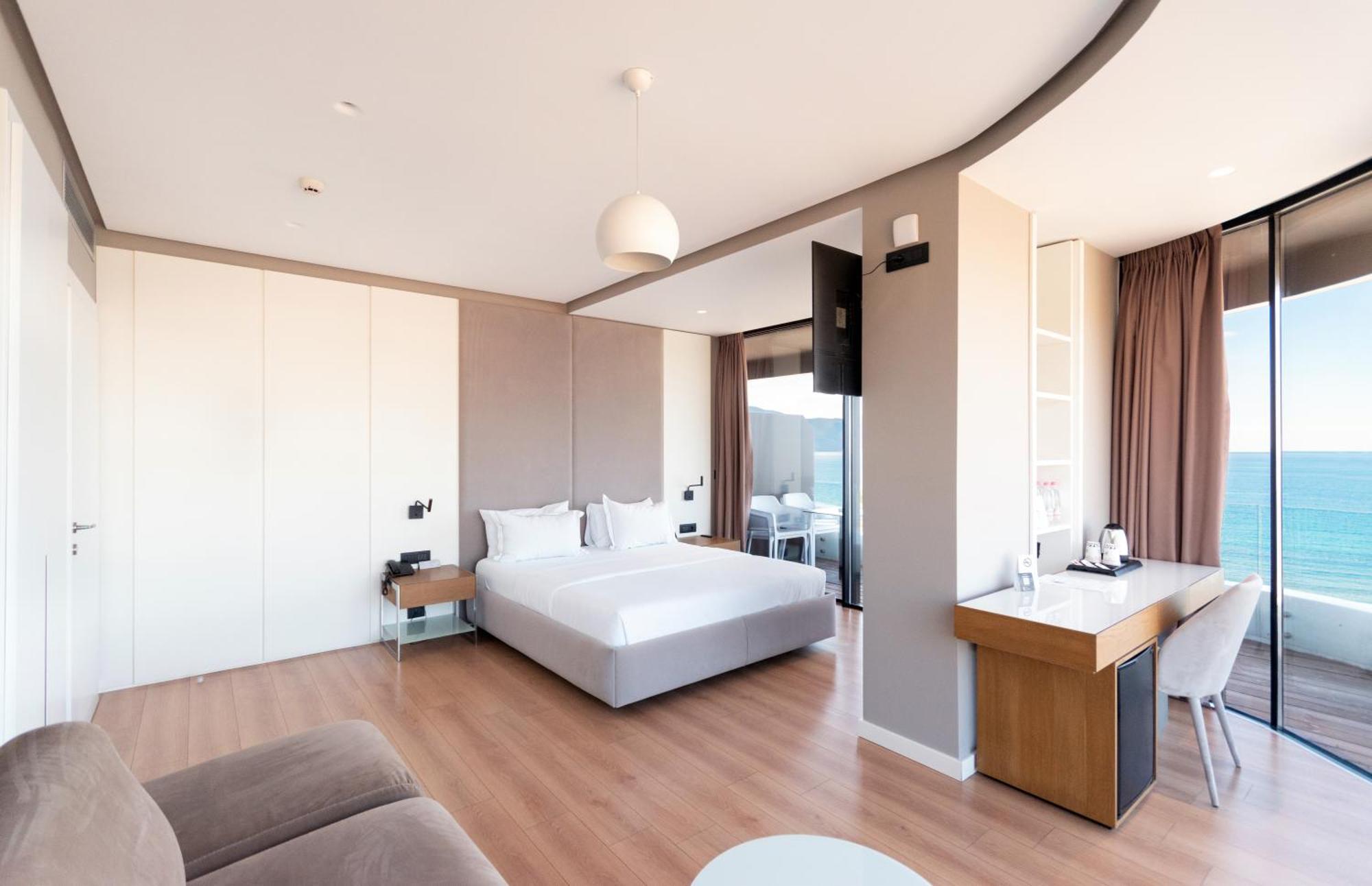 Yacht Hotel 4*