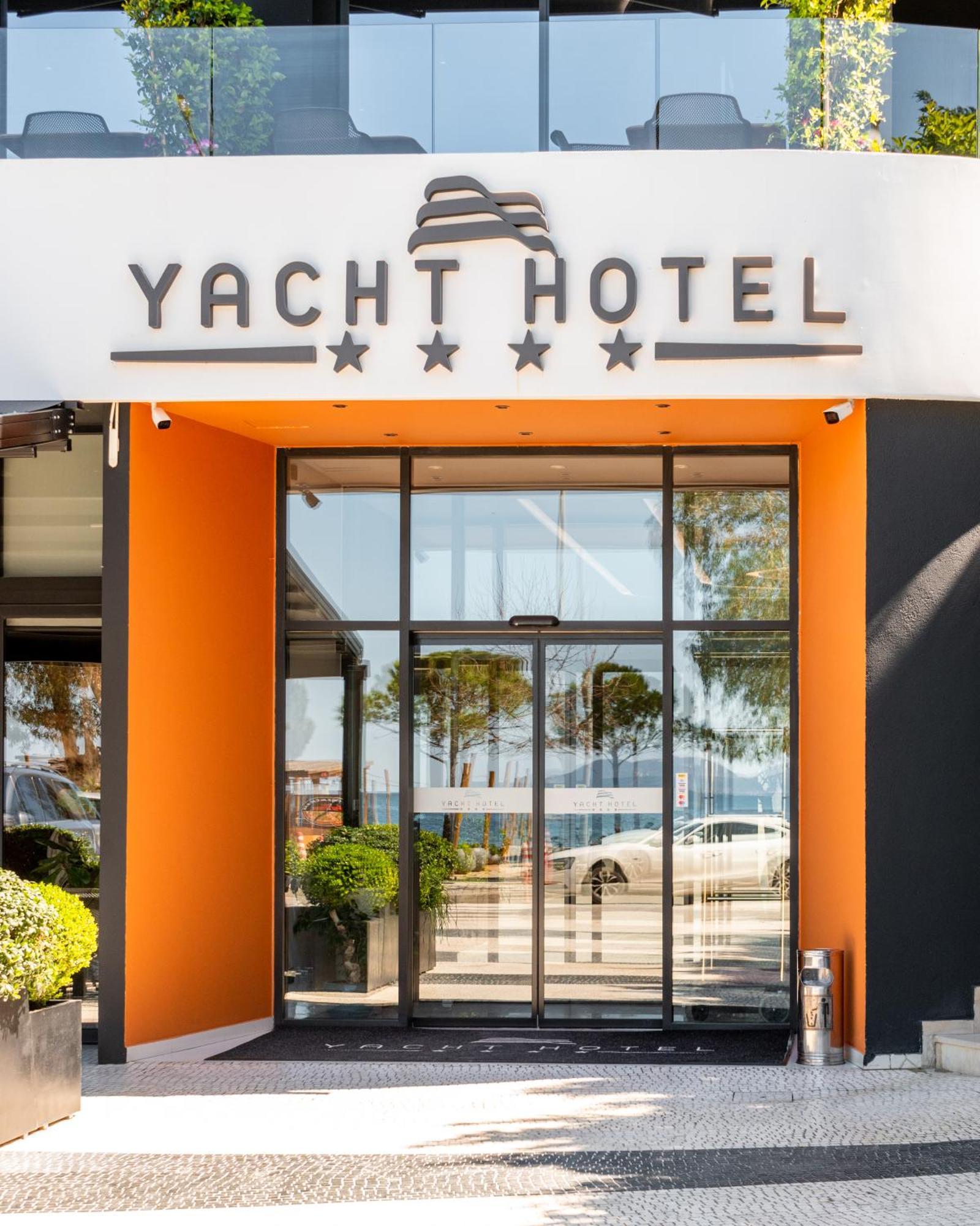 Hotel Yacht 4*