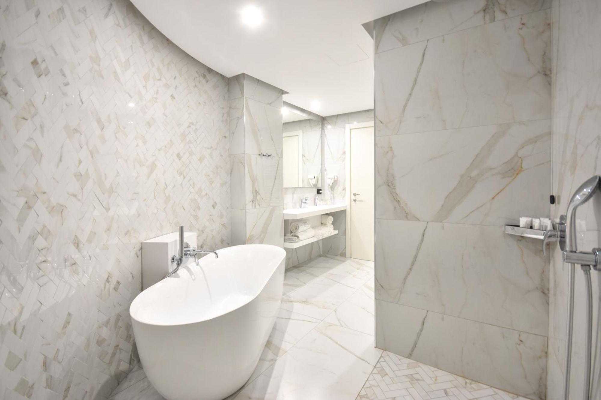 Hotel Yacht 4*