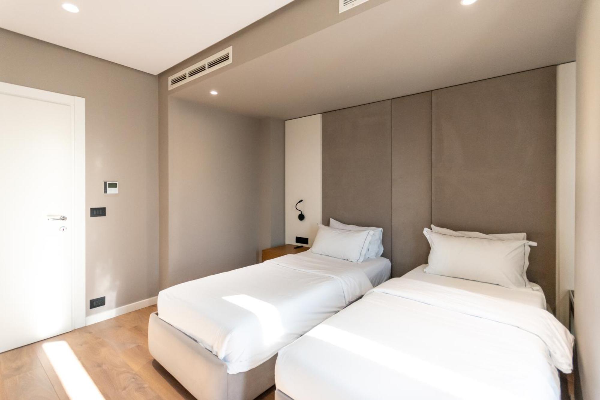 Yacht Hotel 4*